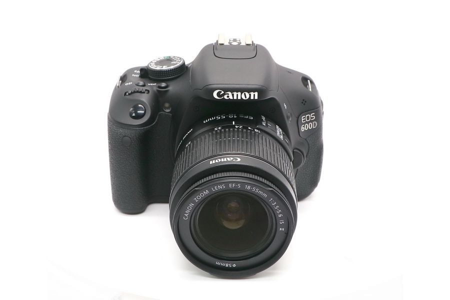 Фотокамера Canon EOS 600D kit (пробег 5375 кадров)