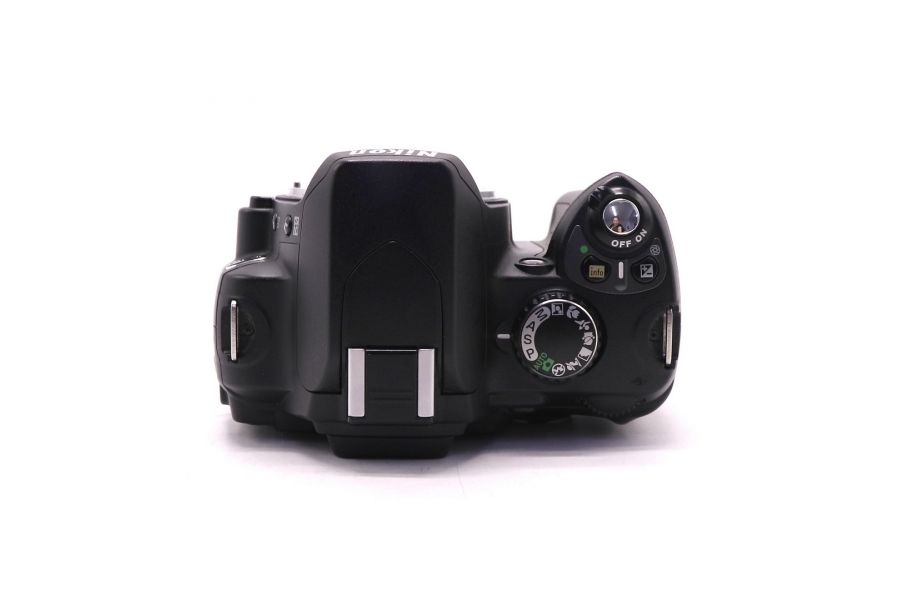 Фотокамера Nikon D40 body (пробег 11800 кадров)