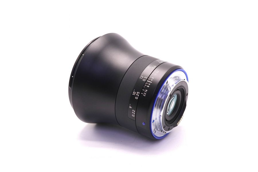 Zeiss Milvus 21mm f/2.8 ZE в упаковке