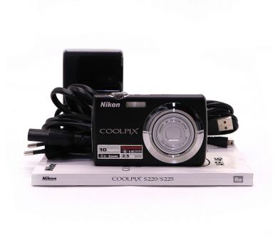 Компактная цифровая камера Nikon Coolpix S220