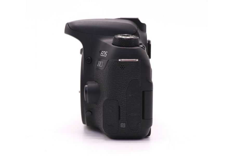 Canon EOS 77D body (пробег 26695 кадров)