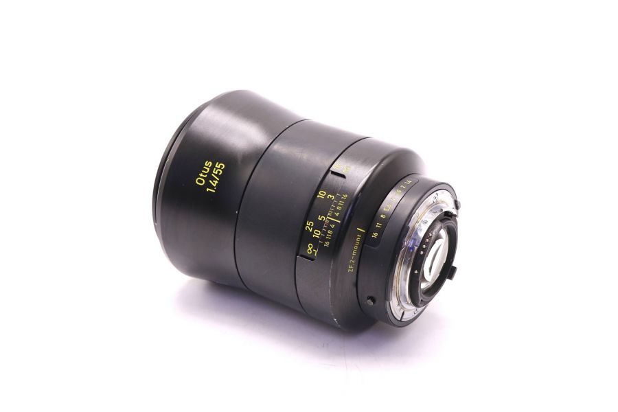 Zeiss Otus 55mm f/1.4 в упаковке