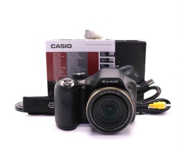 Цифровая камера Casio Exilim EX-FH25 в упаковке