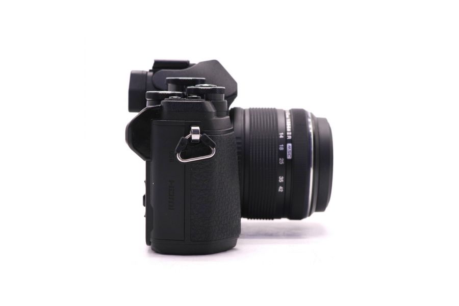 Olympus OM-D E-M10 Mark III kit black (пробег 11000 кадров)