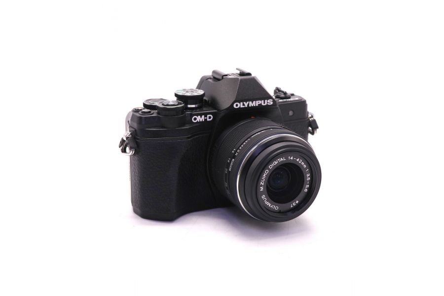 Olympus OM-D E-M10 Mark III kit black (пробег 11000 кадров)
