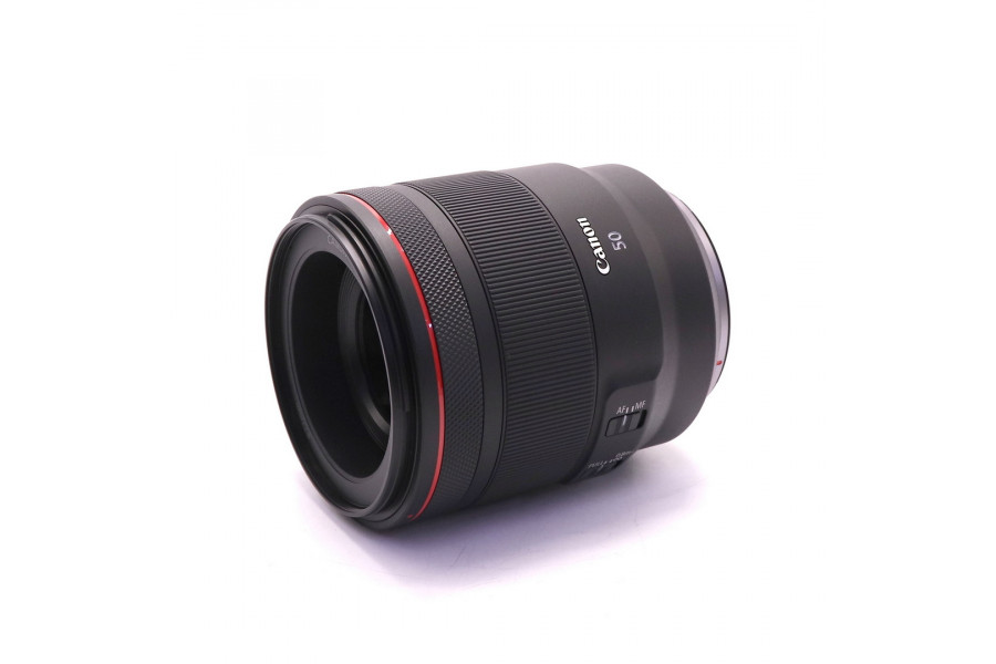 Объектив Canon RF 50mm f/1.2 L USM в упаковке