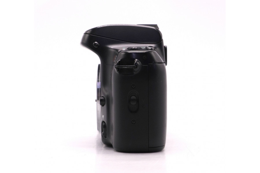 Зеркальный пленочный фотоаппарат Nikon N50 body