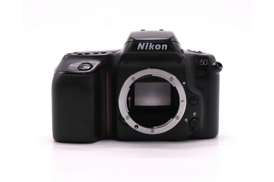 Зеркальный пленочный фотоаппарат Nikon N50 body