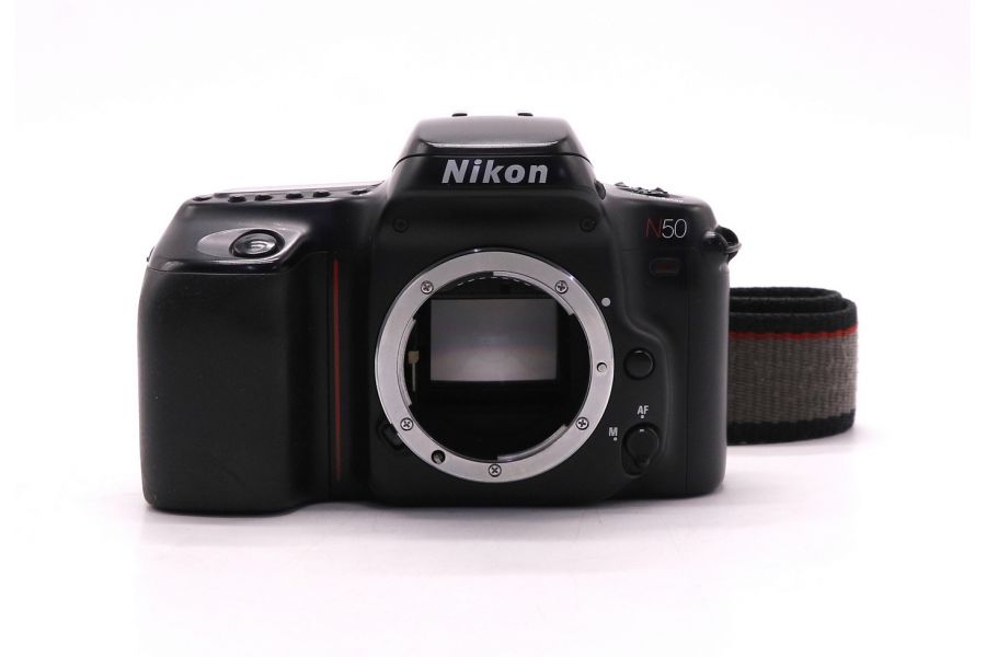 Зеркальный пленочный фотоаппарат Nikon N50 body