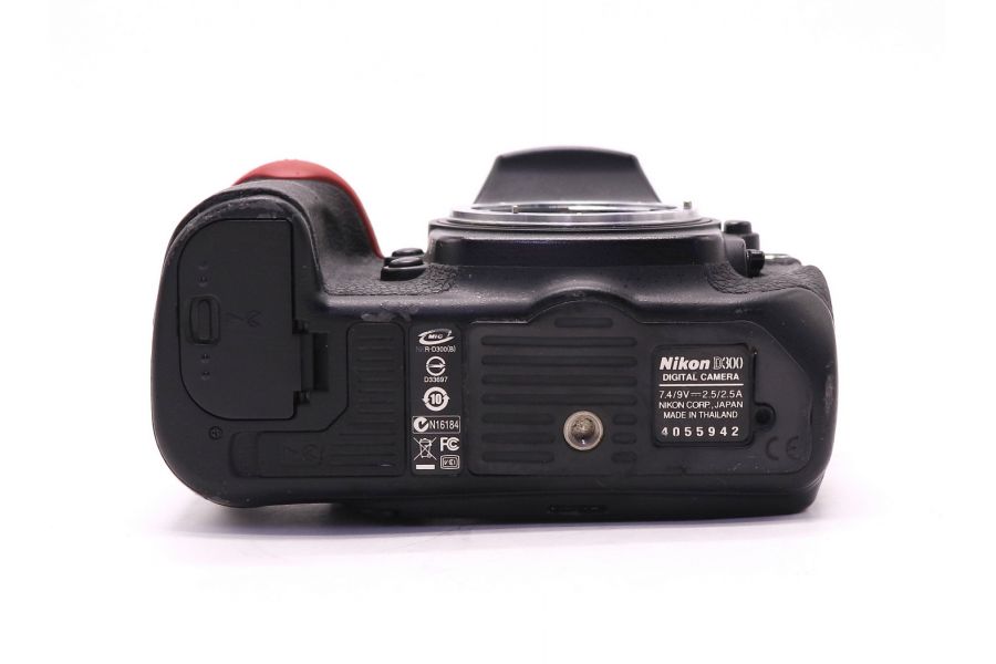 Nikon D300 body б. (пробег неизвестен)
