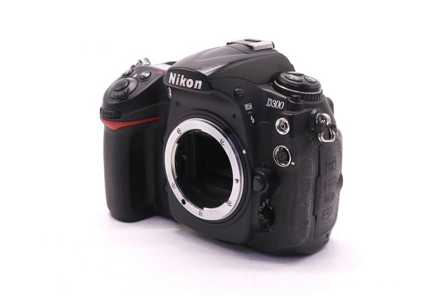 Nikon D300 body (пробег 149500 кадров)