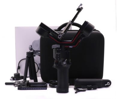 Трёх осевой стабилизатор DJI RS3 Combo в упаковке