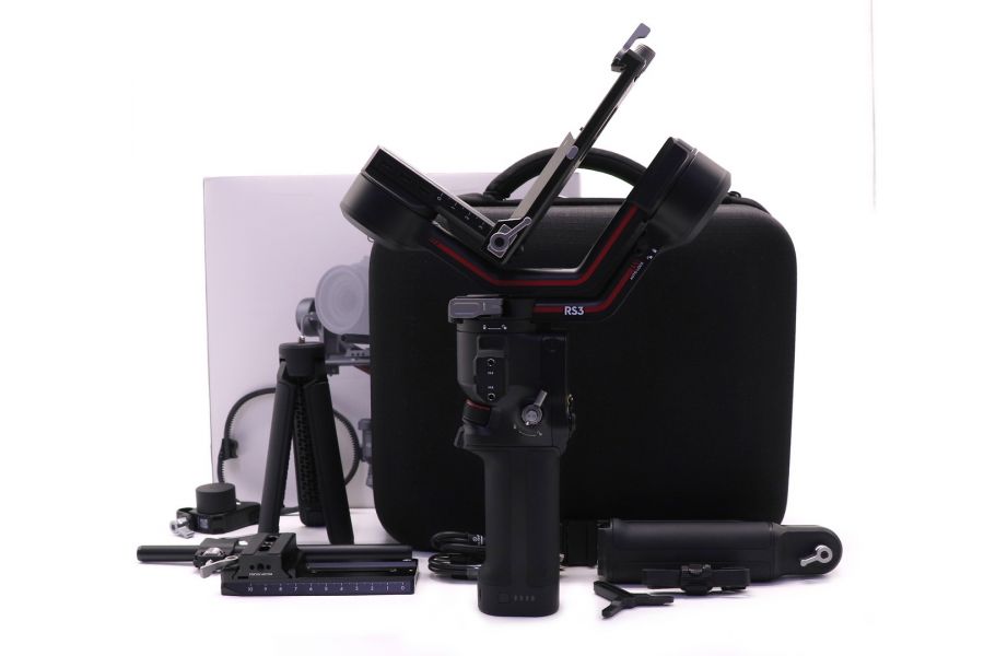 Трёх осевой стабилизатор DJI RS3 Combo в упаковке
