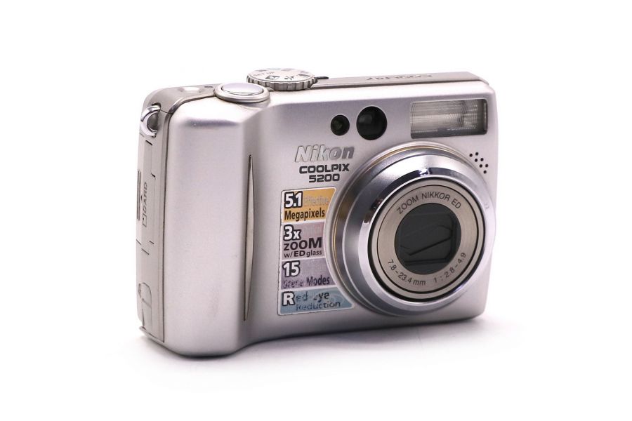 Компактный цифровой фотоаппарат Nikon Coolpix E5200
