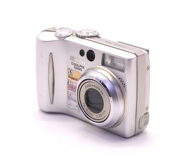 Компактный цифровой фотоаппарат Nikon Coolpix E5200