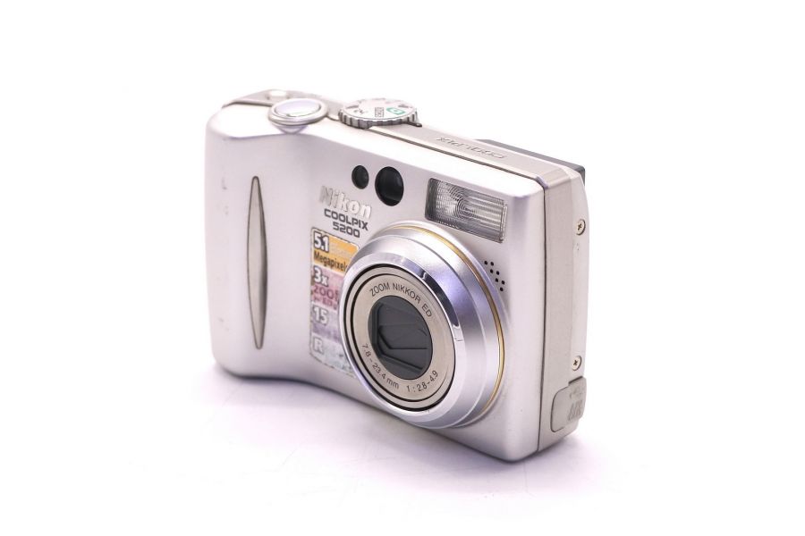 Компактный цифровой фотоаппарат Nikon Coolpix E5200