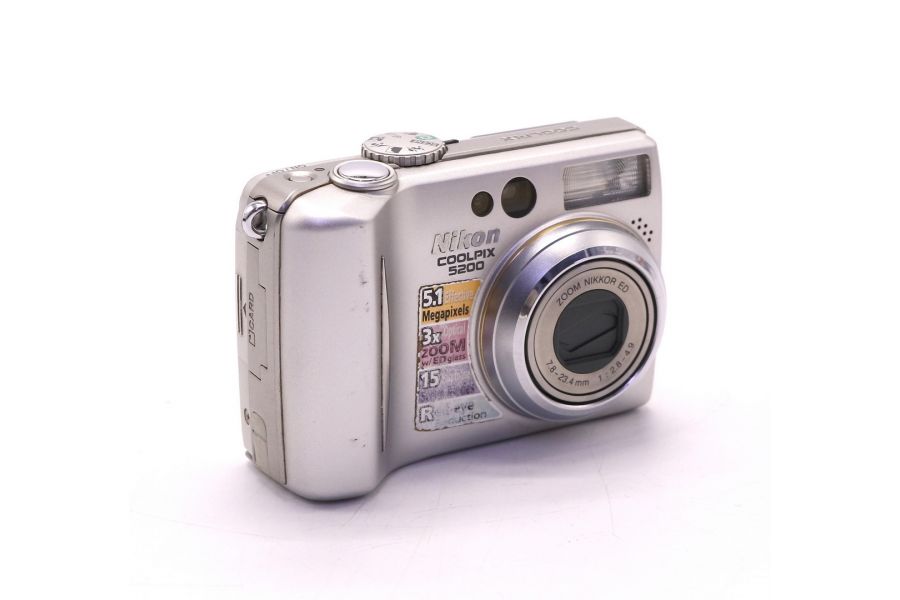 Компактный цифровой фотоаппарат Nikon Coolpix E5200
