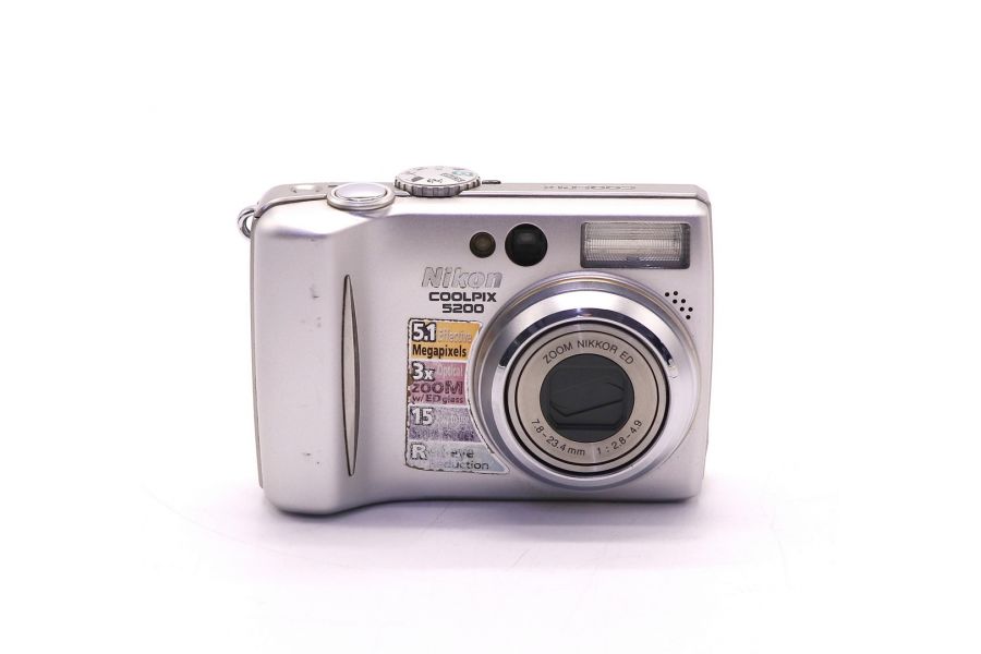 Компактный цифровой фотоаппарат Nikon Coolpix E5200