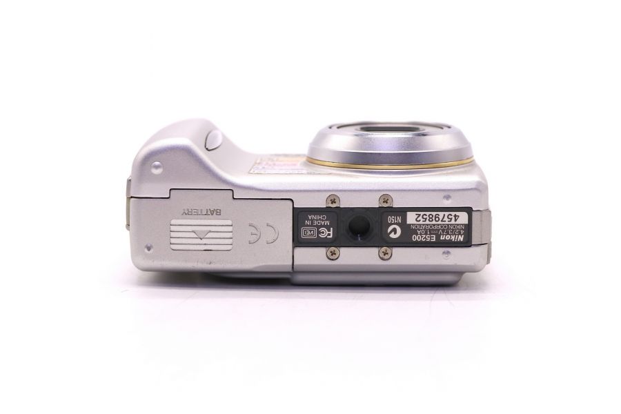 Компактный цифровой фотоаппарат Nikon Coolpix E5200