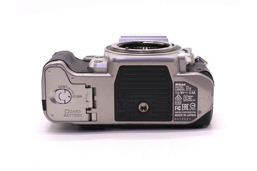Nikon Df body в упаковке (пробег 218045 кадров)