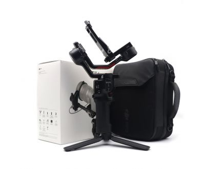 Трехосевой стабилизатор DJI Ronin RS 4 в упаковке