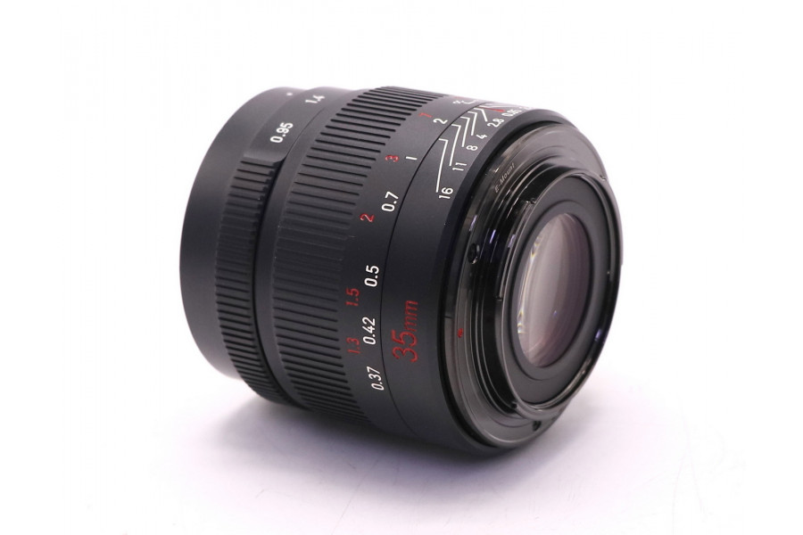 Объектив 7Artisans 35mm f/0.95 для Sony E в упаковке