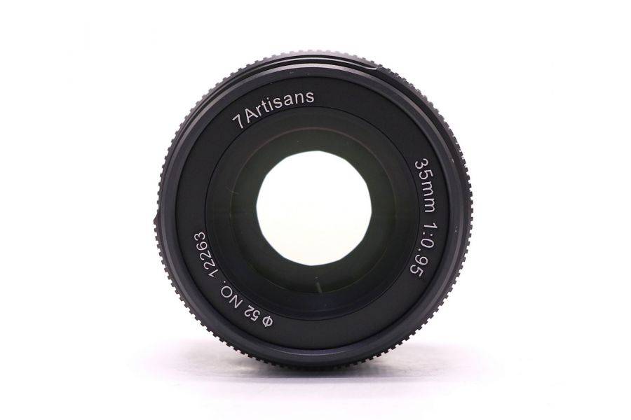 Объектив 7Artisans 35mm f/0.95 для Sony E в упаковке