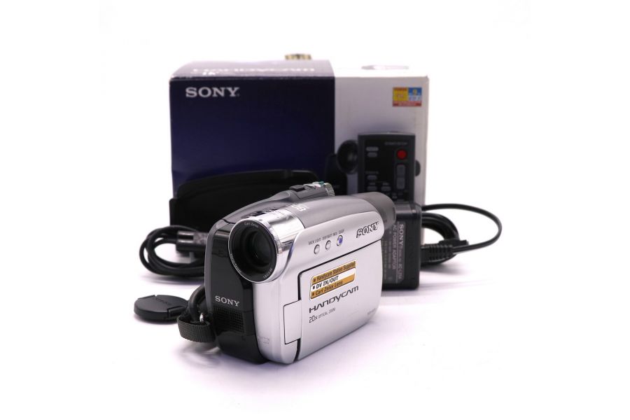 Компактная видеокамера Sony DCR-HC35E в упаковке