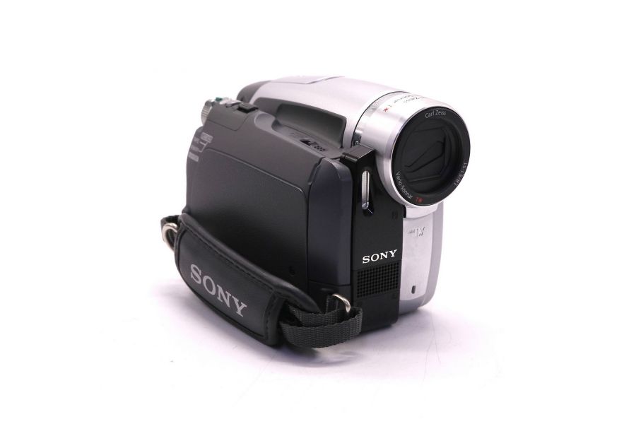 Цифровая компактная видеокамера Sony DCR-HC96E