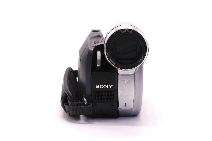 Цифровая компактная видеокамера Sony DCR-HC96E