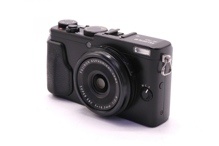 Компактная цифровая камера Fujifilm X70 в упаковке 