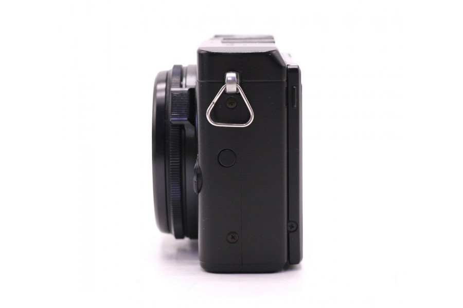 Компактная цифровая камера Fujifilm X70 в упаковке 