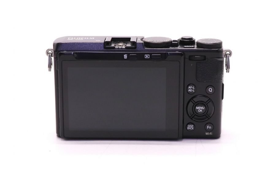 Компактная цифровая камера Fujifilm X70 в упаковке 