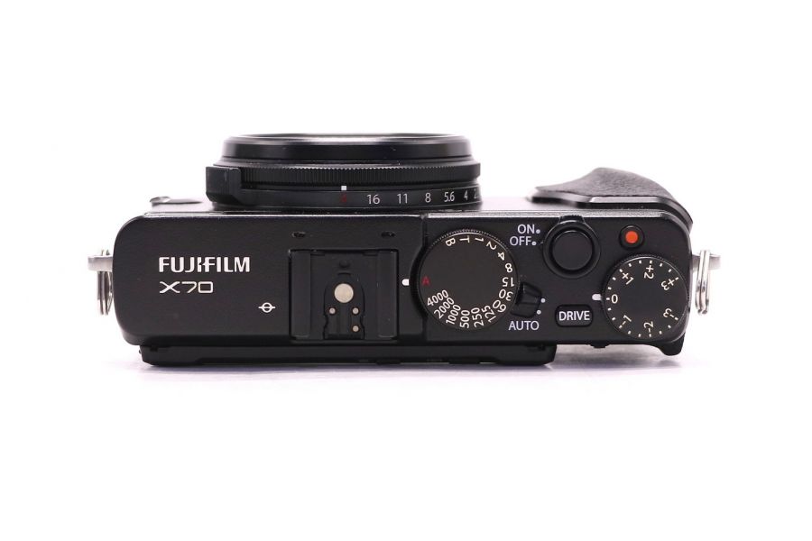Компактная цифровая камера Fujifilm X70 в упаковке 