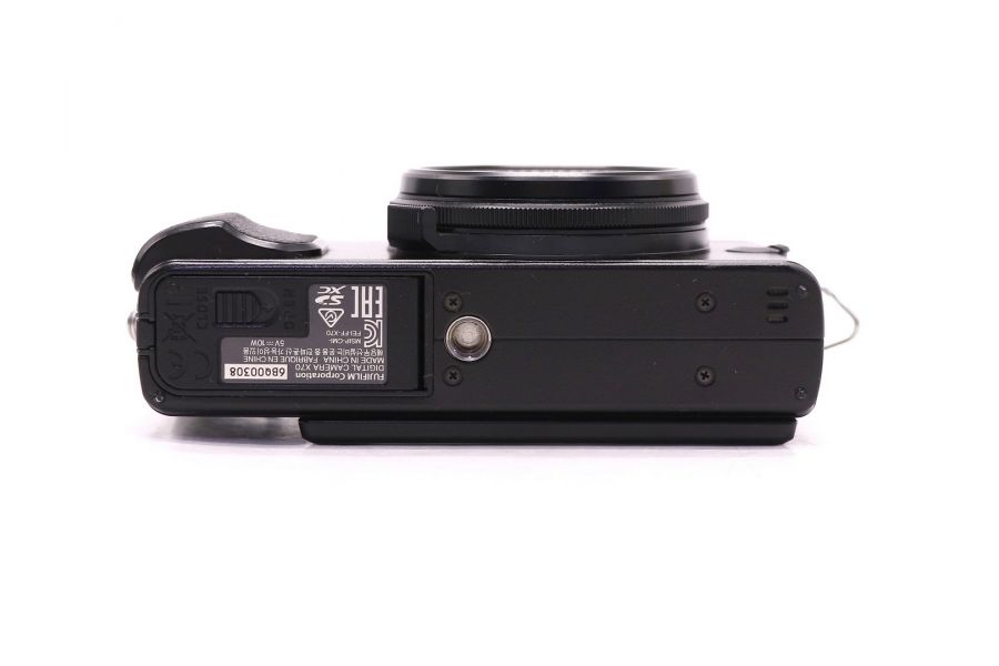 Компактная цифровая камера Fujifilm X70 в упаковке 