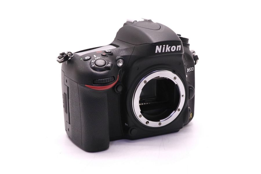 Nikon D600 body в упаковке (пробег 27730 кадров)
