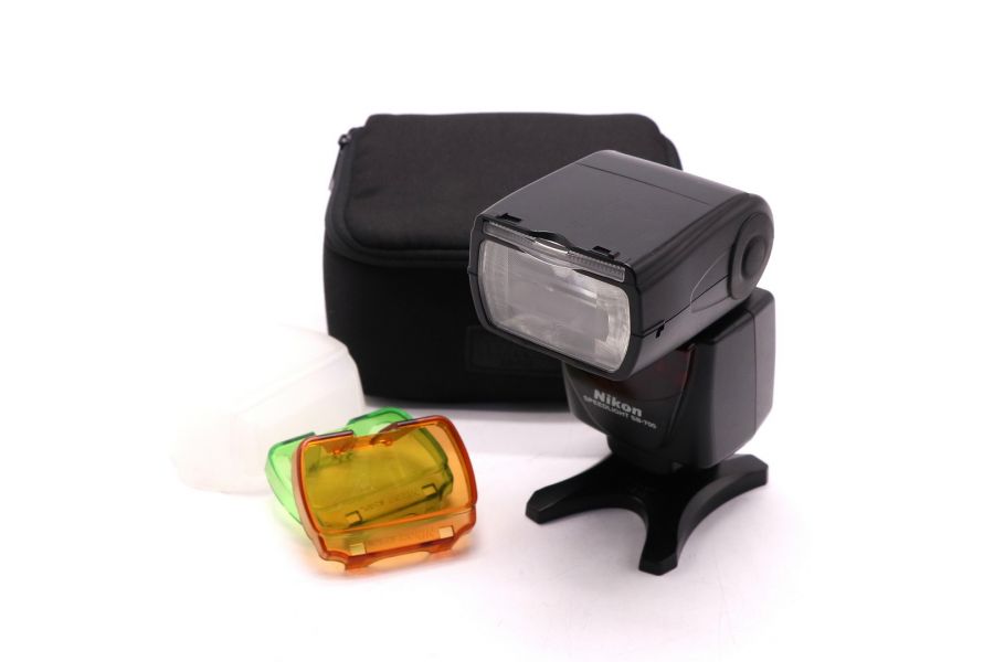 Фотовспышка Nikon Speedlight SB-700 (комплект)