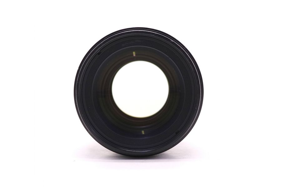 Объектив Olympus ED M.Zuiko Digital 45mm f/1.2 Pro в упаковке