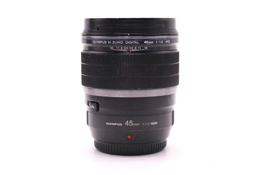 Объектив Olympus ED M.Zuiko Digital 45mm f/1.2 Pro в упаковке