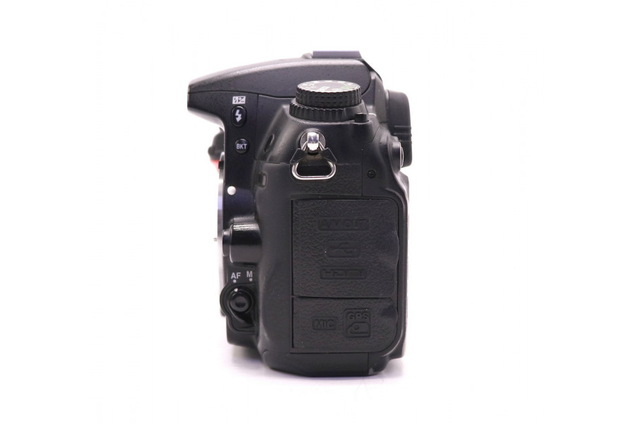 Nikon D7000 body в упаковке (пробег 453700 кадров)