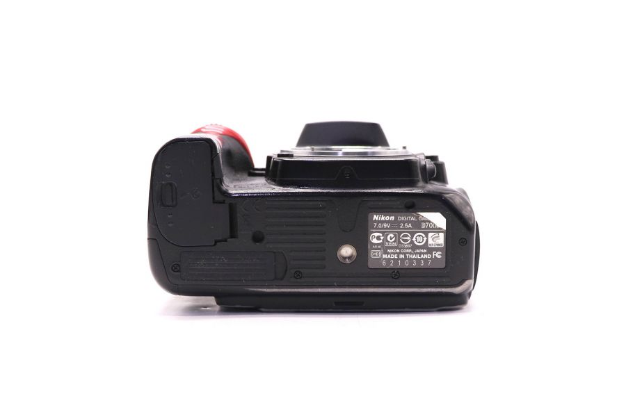 Nikon D7000 body в упаковке (пробег 453700 кадров)