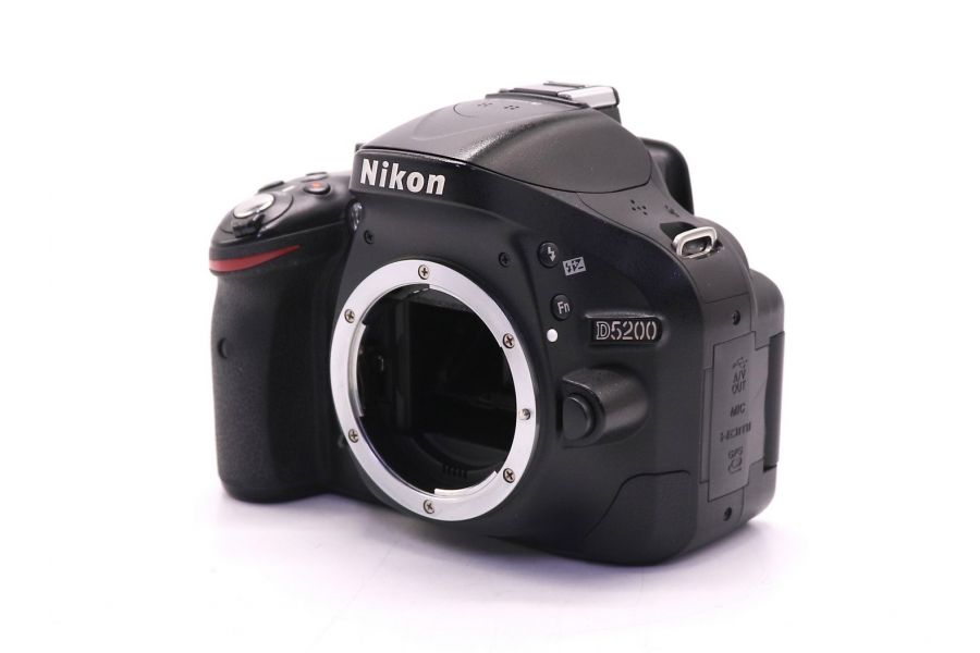 Фотокамера Nikon D5200 body (пробег 20000 кадров)