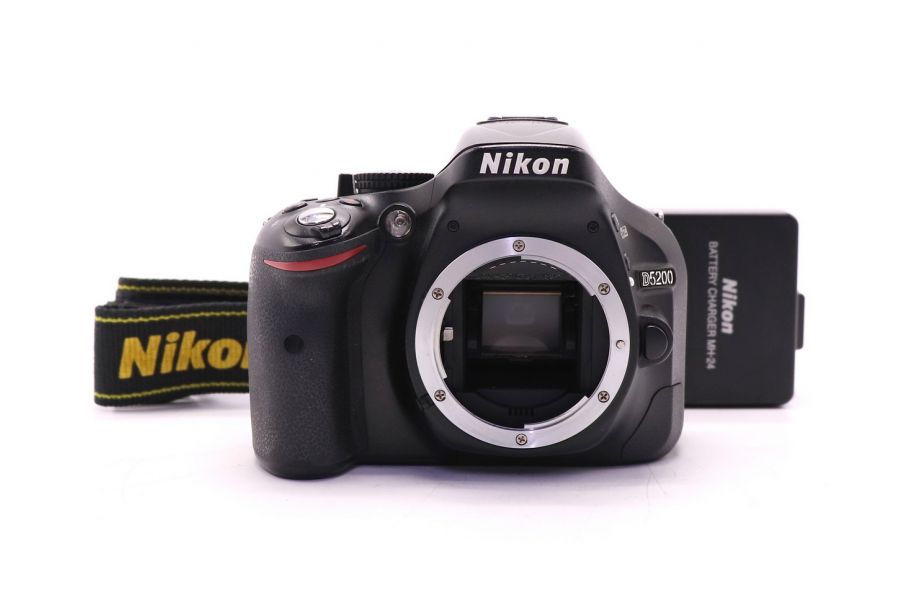 Фотокамера Nikon D5200 body (пробег 20000 кадров)