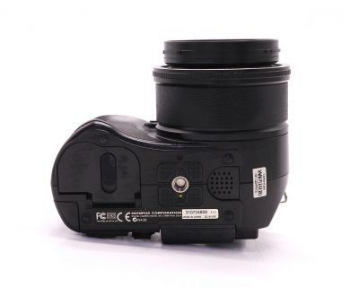 Компактная цифровая Olympus C-8080 Wide Zoom