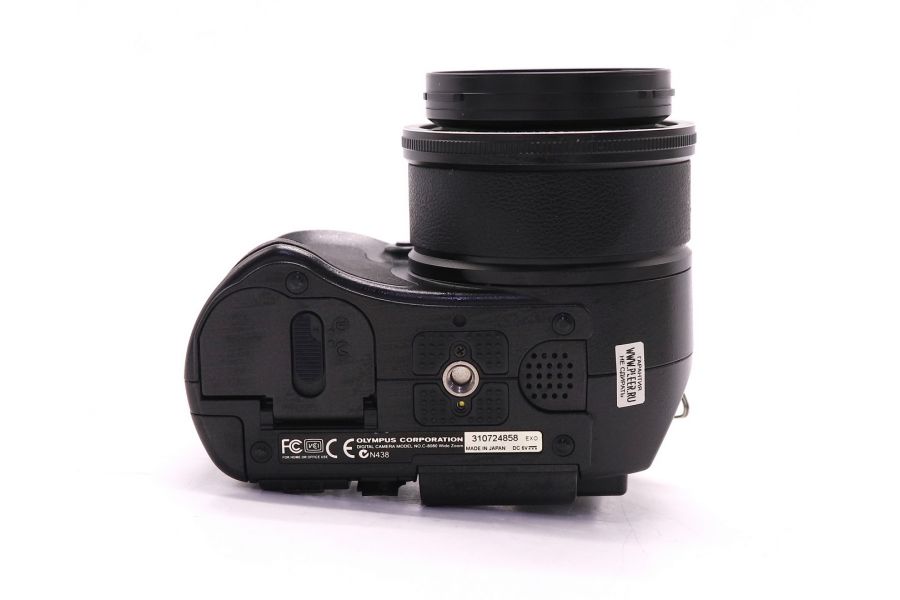 Olympus C-8080 Wide Zoom компактная цифровая