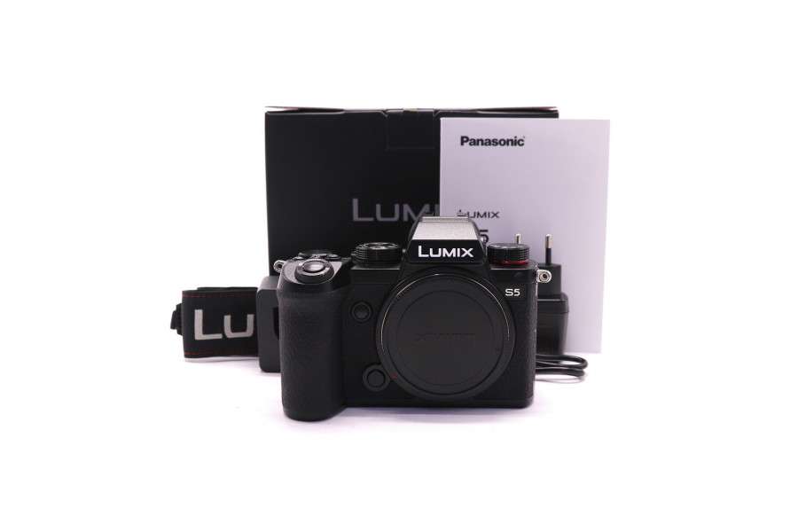 Panasonic Lumix DC-S5 body в упаковке (пробег 12040 кадров)