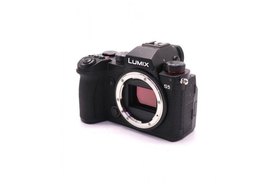 Panasonic Lumix DC-S5 body в упаковке (пробег 12040 кадров)