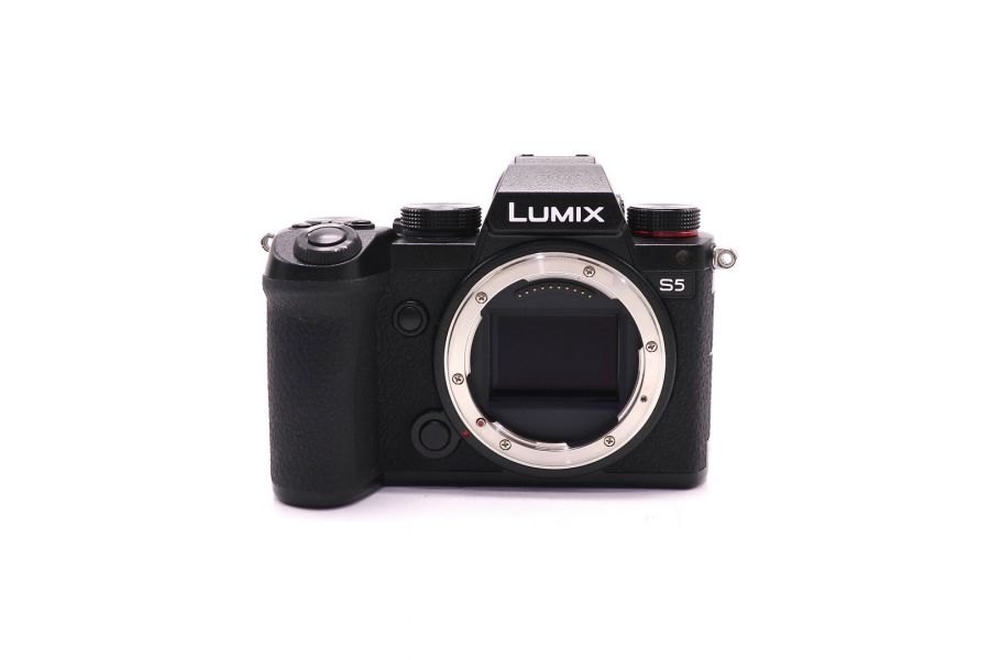 Panasonic Lumix DC-S5 body в упаковке (пробег 12040 кадров)