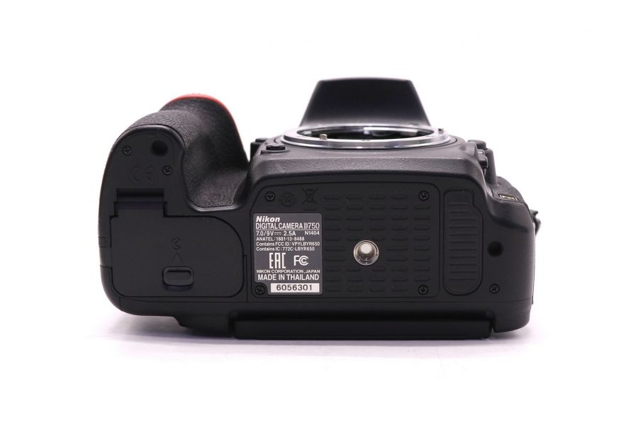 Nikon D750 body в упаковке (пробег 3775 кадров)