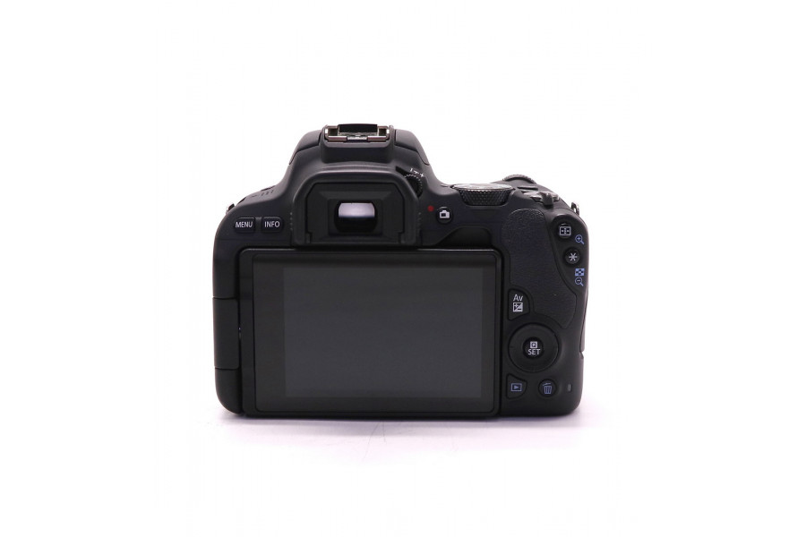 Canon EOS 200D kit (пробег 13655 кадров)